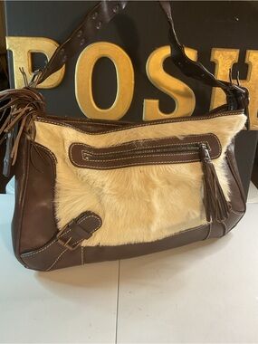 💜💜💜$25 FIRM Brown Leather Shoulder Bag with Cream Fur Front and Tassel Detail